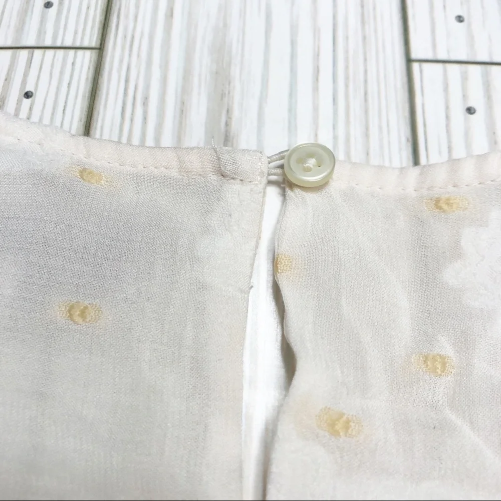 🌸🌼EUC Loft Cream Ruffled Cap Sleeve Top - Picture 7 of 9